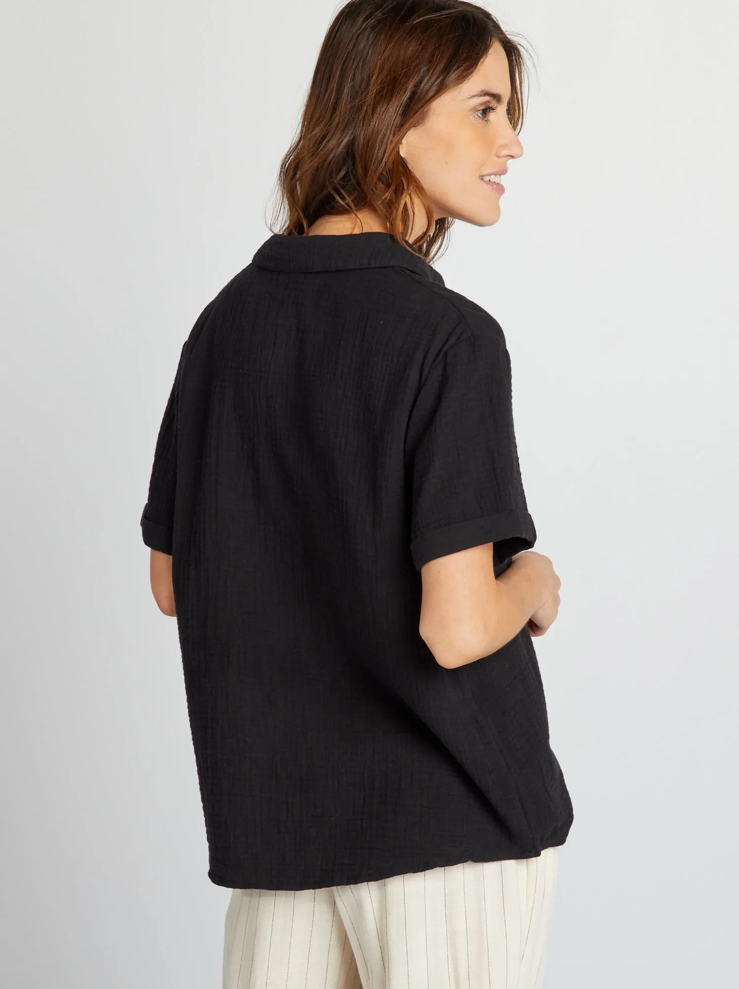 Blusa in garza di cotone con maniche corte - nero