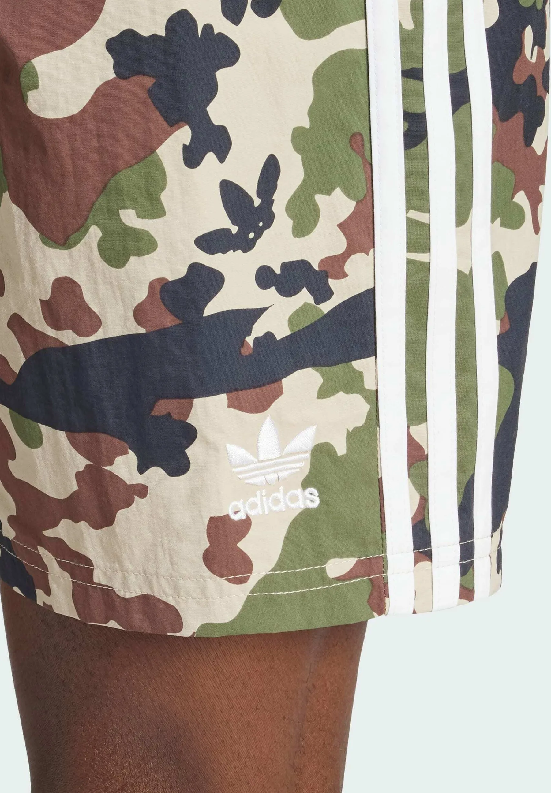 CAMO ALLOVER  - Shorts da mare