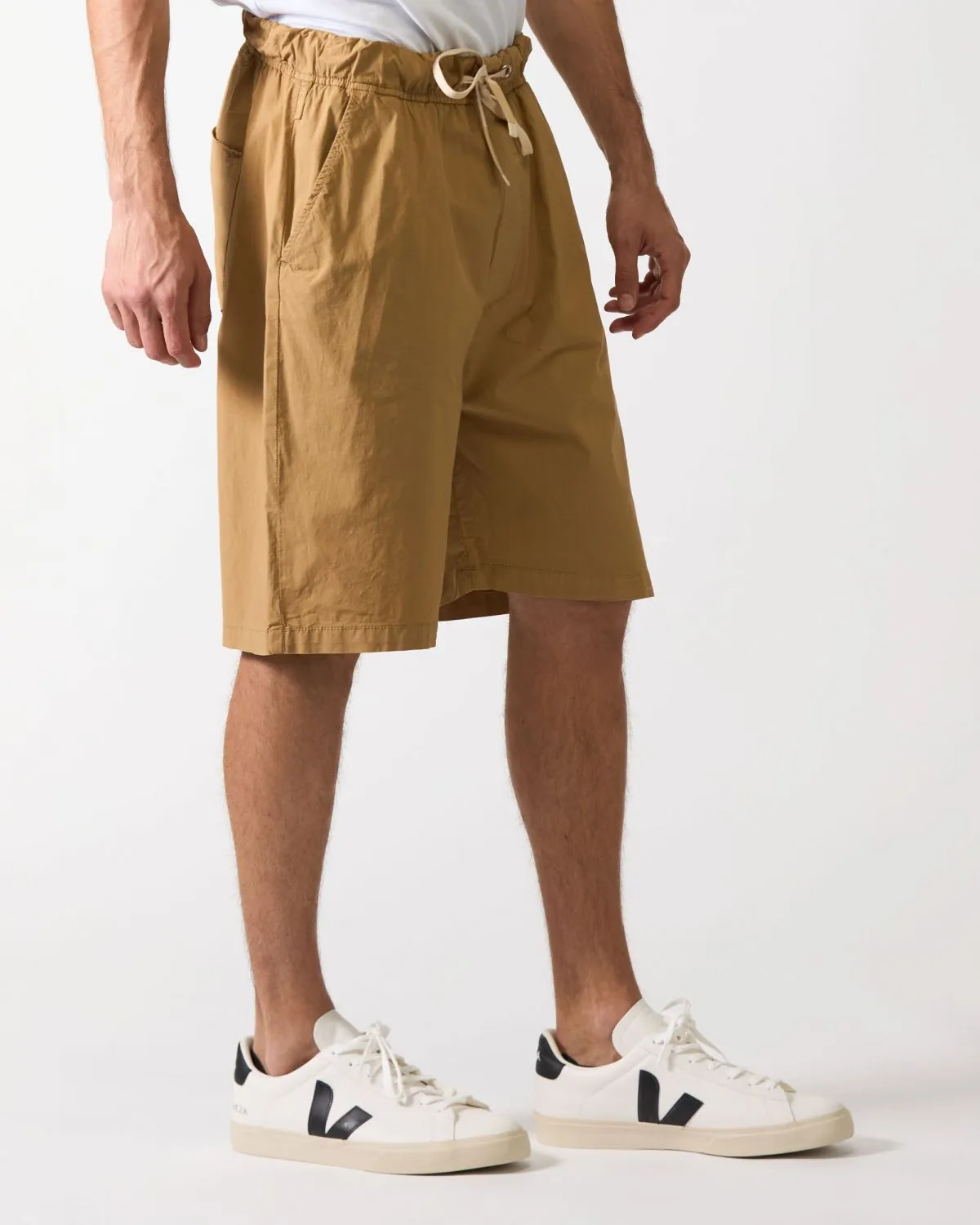 Coulisse shorts di colore noce