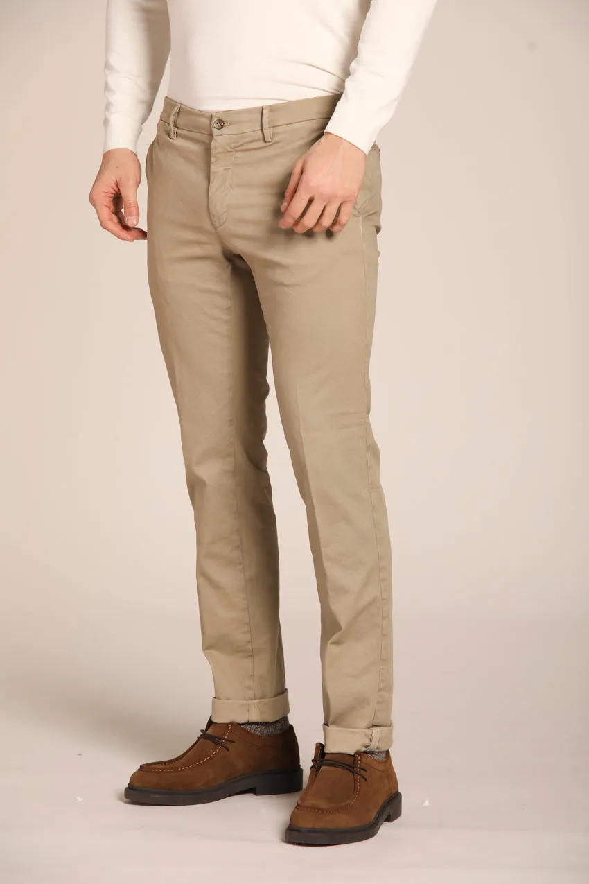 New York Pantalon chino homme en gabardine stretch coupe régulière  ①.