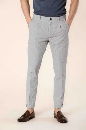 Osaka 1 Pinces pantalon chino homme en seersucker rayé coupe carotte