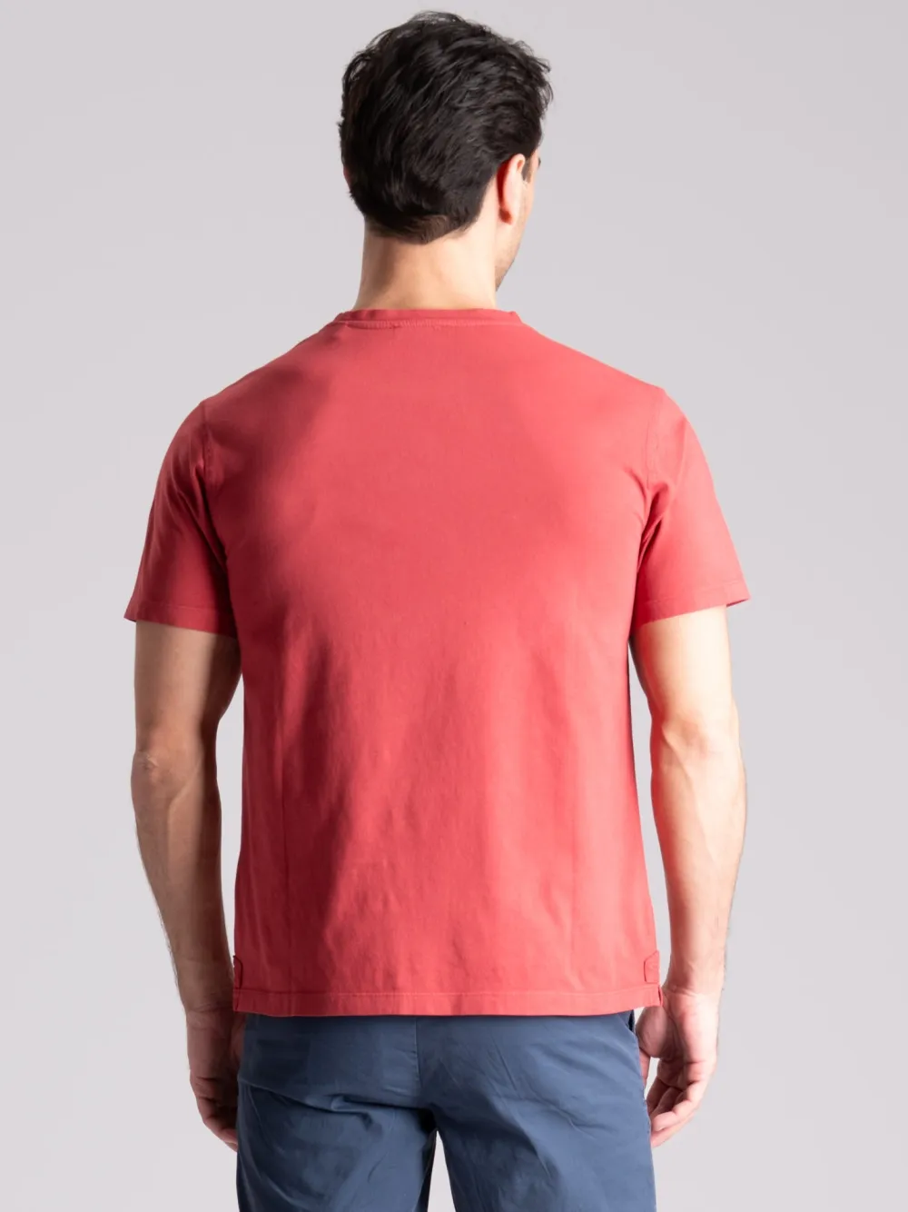 T-shirt uomo a mezza manica con puntoni applicati