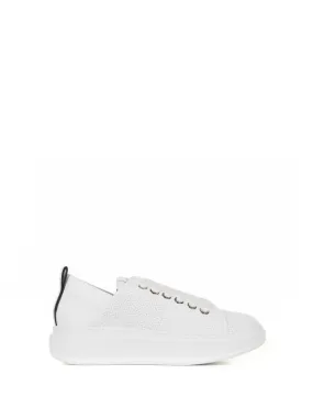 White leather sneaker